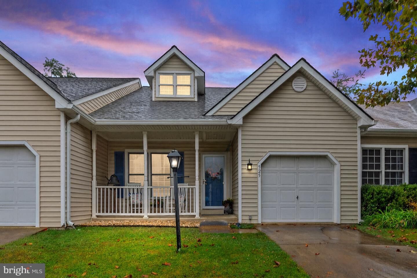Property Photo:  525 Wordsworth Circle  VA 20132 