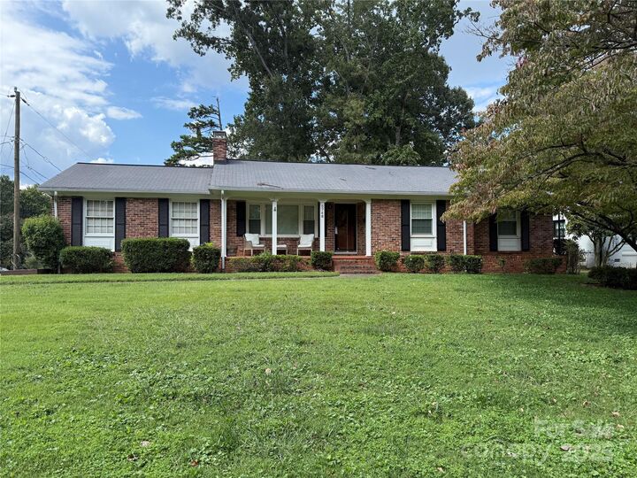 5748 Farmbrook Drive  Charlotte NC 28210 photo