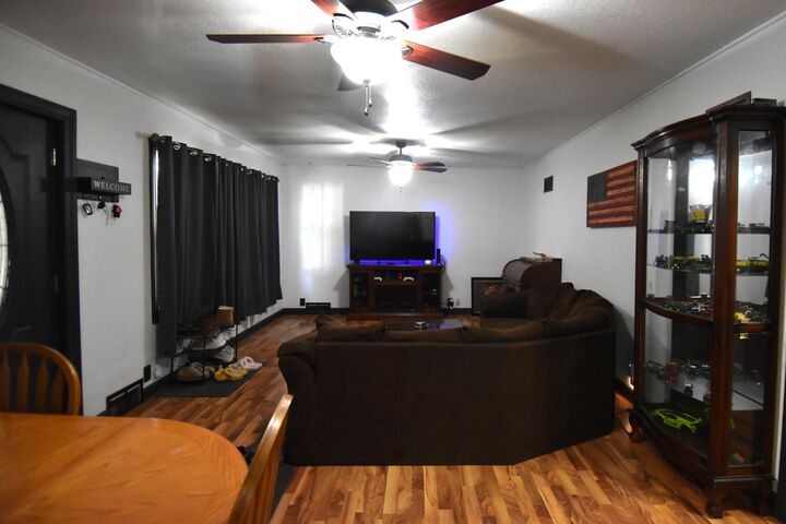 Property Photo: 1208 Garst Avenue IA 50036