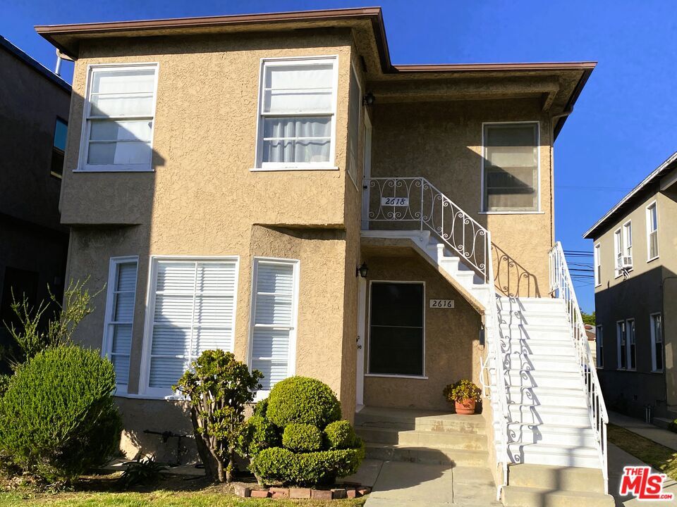 Property Photo: 2618 S Barrington Ave CA 90064