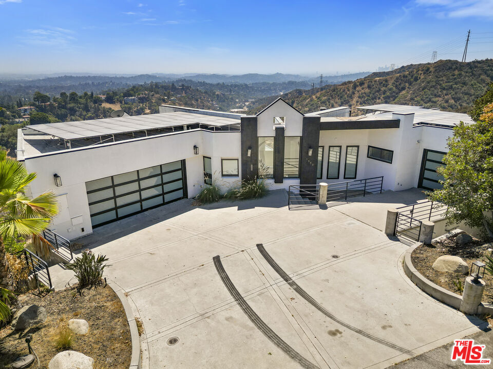 Property Photo:  1562 Glen Oaks Blvd  CA 91105 