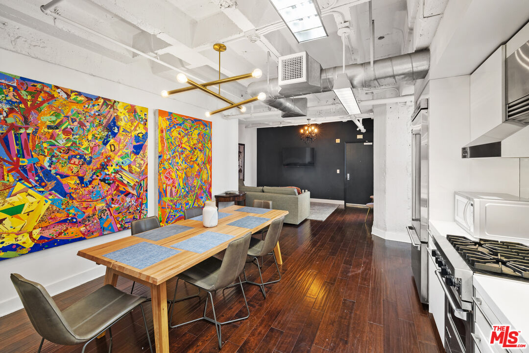 Property Photo: 6253 Hollywood Blvd CA 90028