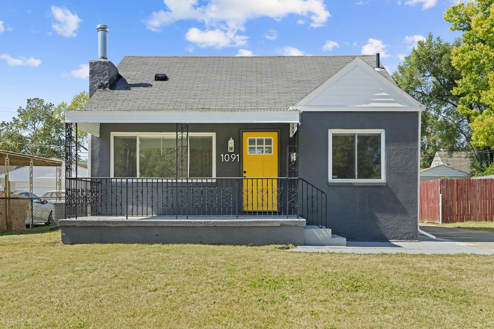 Property Photo: 1091 Rosewood Avenue OH 43219