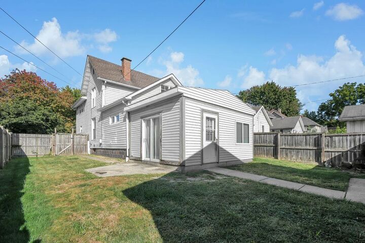 Property Photo: 160 N Cedar Street OH 43055