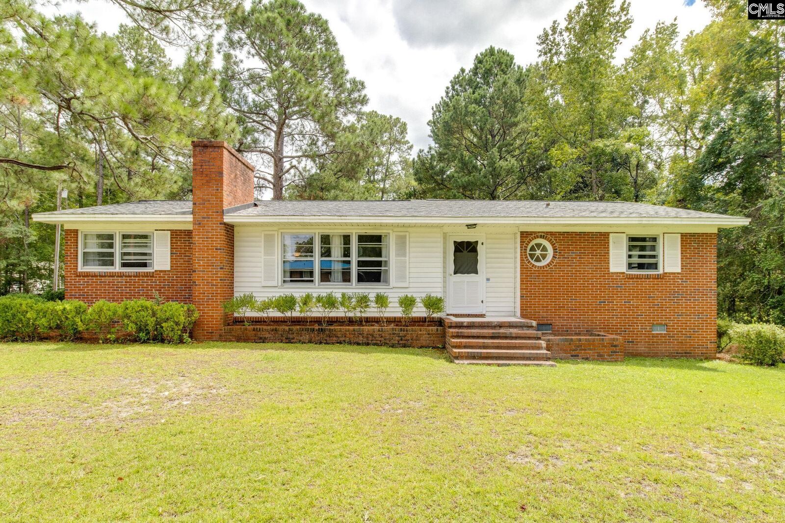 Property Photo:  1201 Laurens  SC 29209 