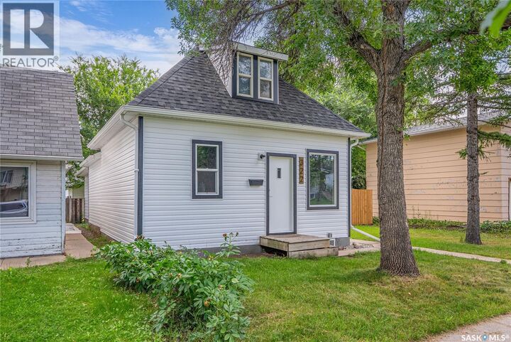 Property Photo:  322 S Avenue S  SK S7M 3A2 