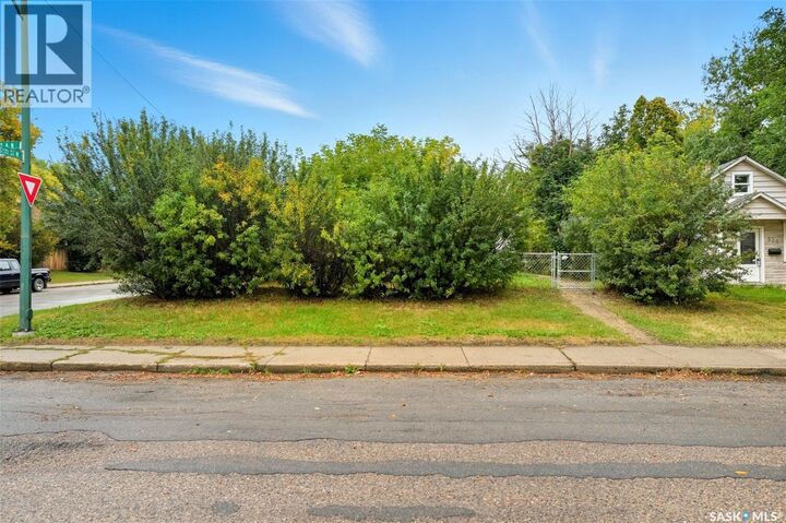 Property Photo:  838 K Avenue N  SK S7L 2N1 
