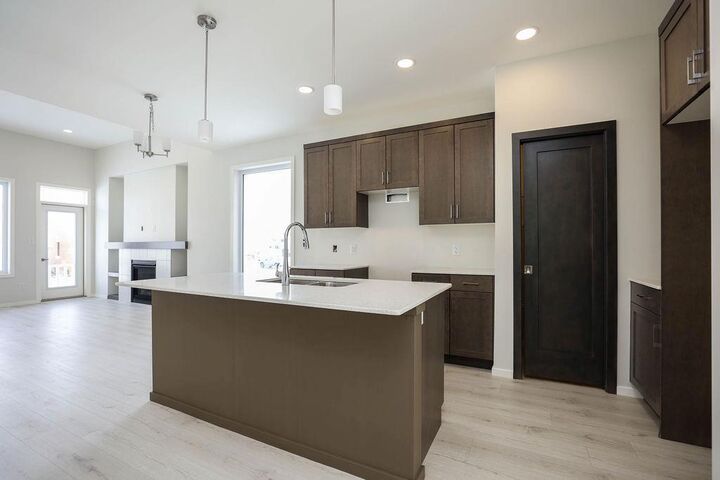 Property Photo:  353 Desrosiers Drive  MB R2C 5T5 