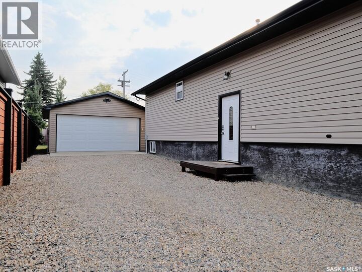 Property Photo:  106 8th Avenue W  SK S0K 0M0 