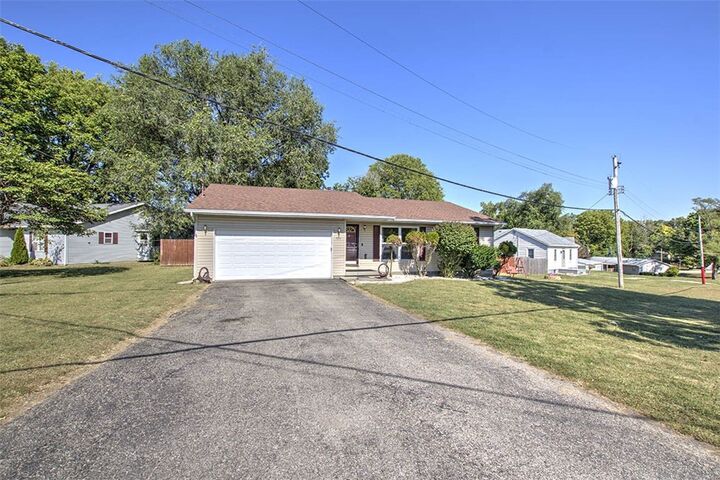 Property Photo:  520 Elm Street  IL 62549 