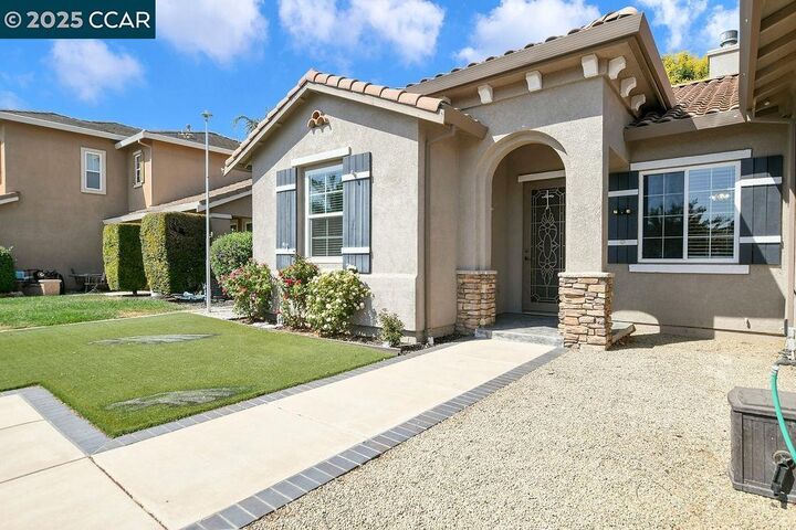 Property Photo:  561 Mendota St  CA 94513 