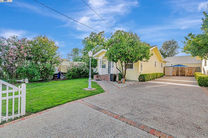 Property Photo: 337 I St CA 94536
