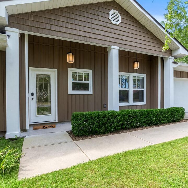 Property Photo:  606 Lee Street  FL 32547 