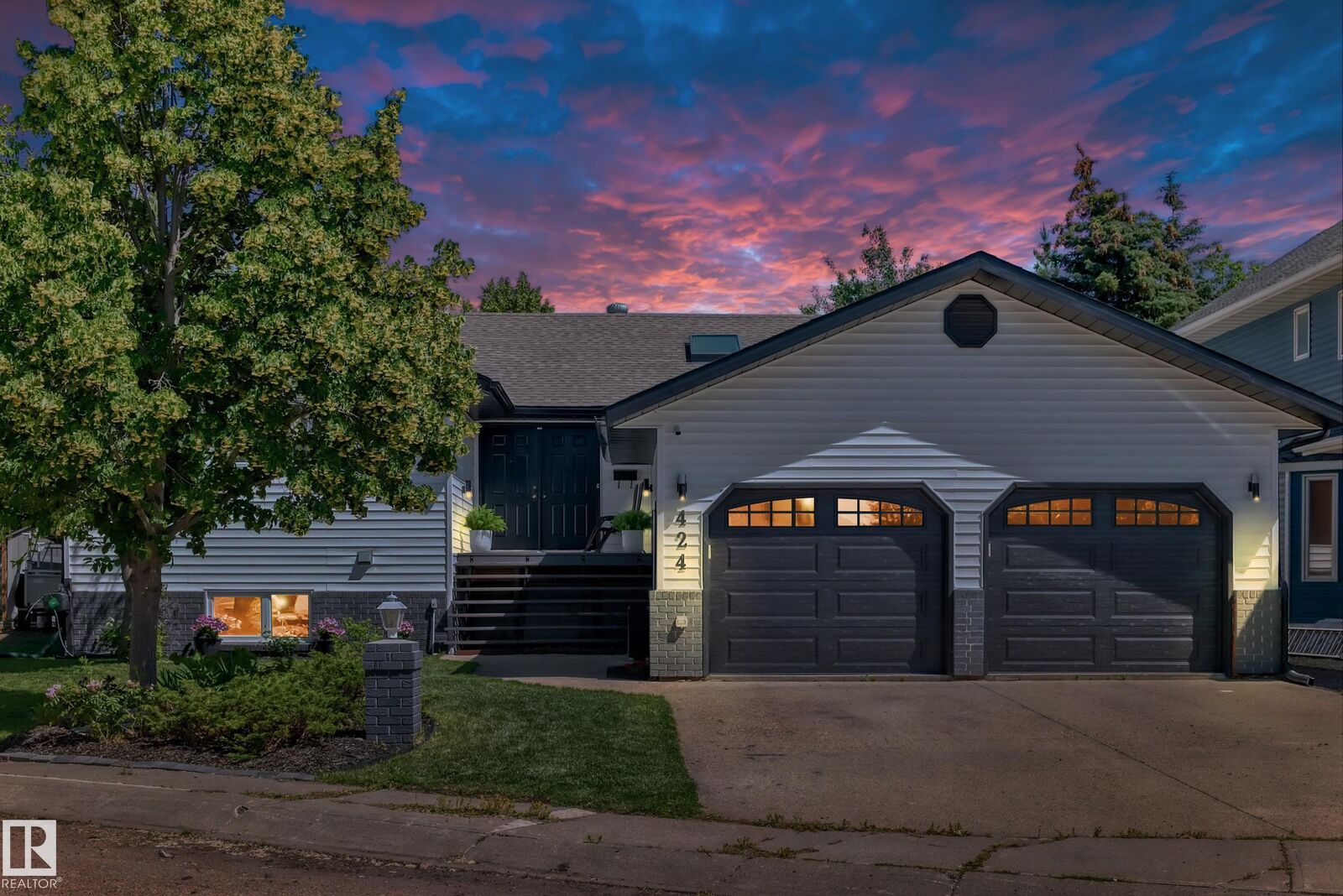 Property Photo:  424 Butchart Drive NW  AB T6R 1R1 