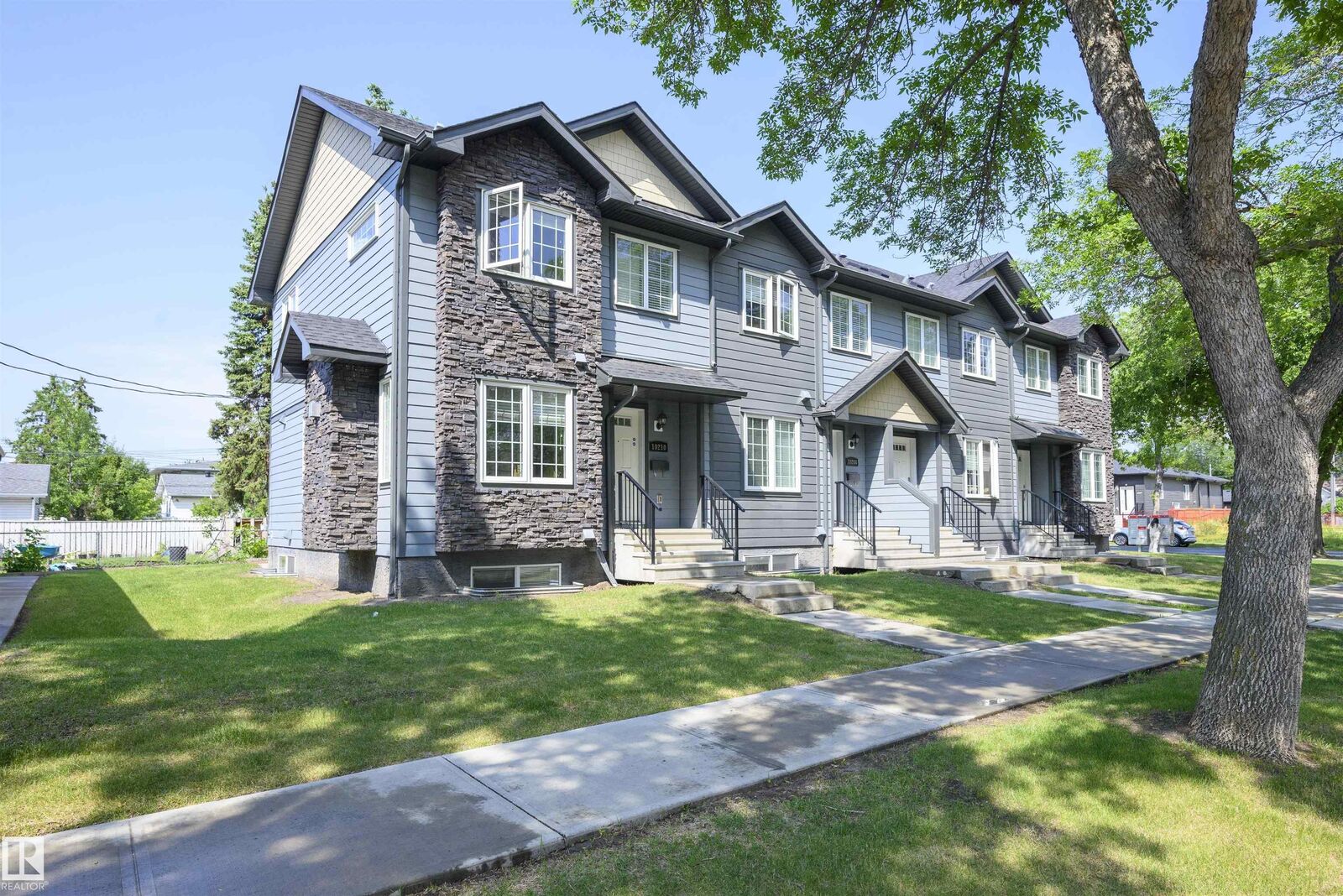 Property Photo:  10204 113 Avenue NW  AB T5G 0W9 