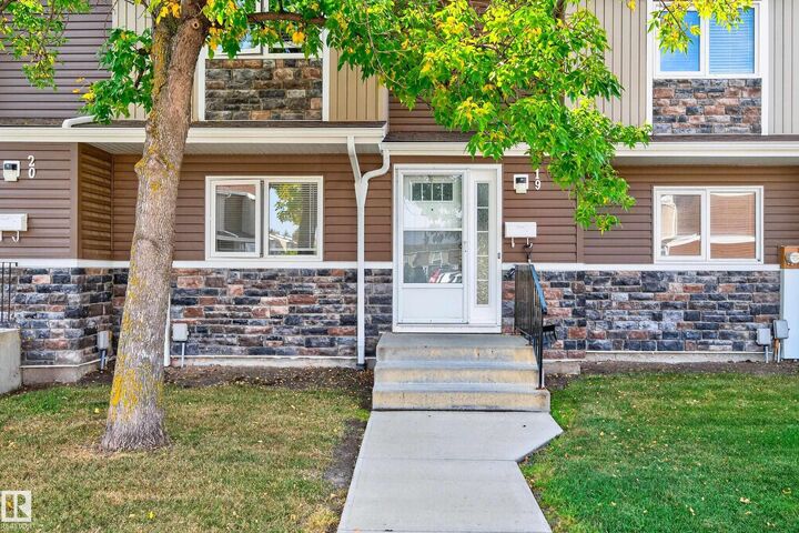 Property Photo: 3115 119 Street NW 19 AB T6J 5N5