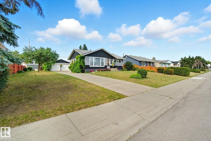 Property Photo:  13612 135 Street NW  AB T5L 1Z5 