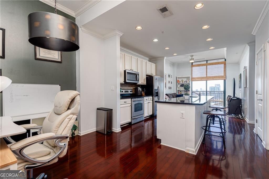 Property Photo:  3040 Peachtree Road NW 1509  GA 30305 