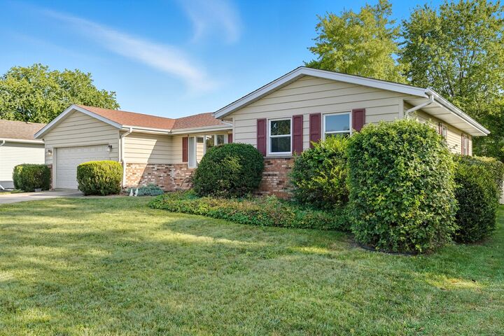 Property Photo:  1735 W 98th Place  IN 46307 