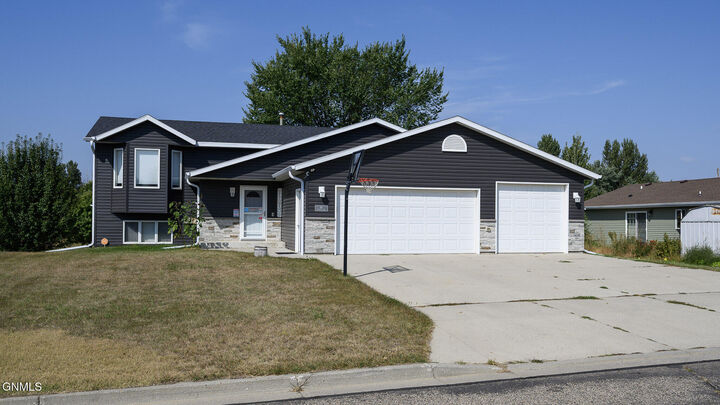 Property Photo:  66 Haywood Drive  ND 58504 