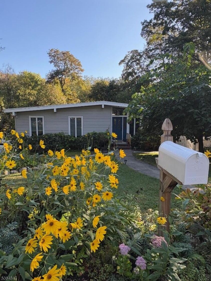 Property Photo:  10 Judith Ann Dr  NJ 07456 