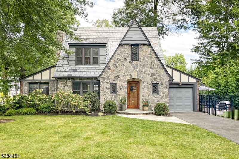 Property Photo:  4 Midland Terrace  NJ 07901 