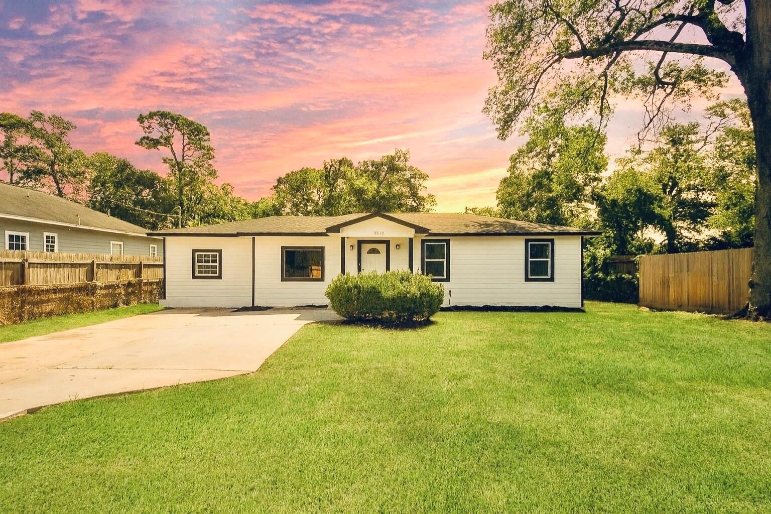 Property Photo:  9230 Lanewood Drive  TX 77016 