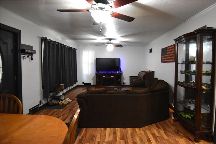 Property Photo:  1208 Garst Avenue  IA 50036 