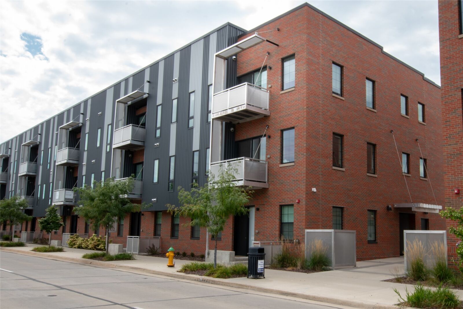 Property Photo:  450 SW 7th Street 301  IA 50309 