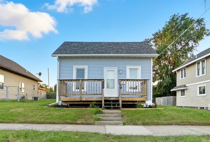 Property Photo:  206 N 5th Avenue  IA 50158 