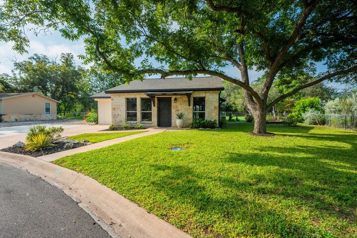 Property Photo:  511 Rees St  TX 78028 