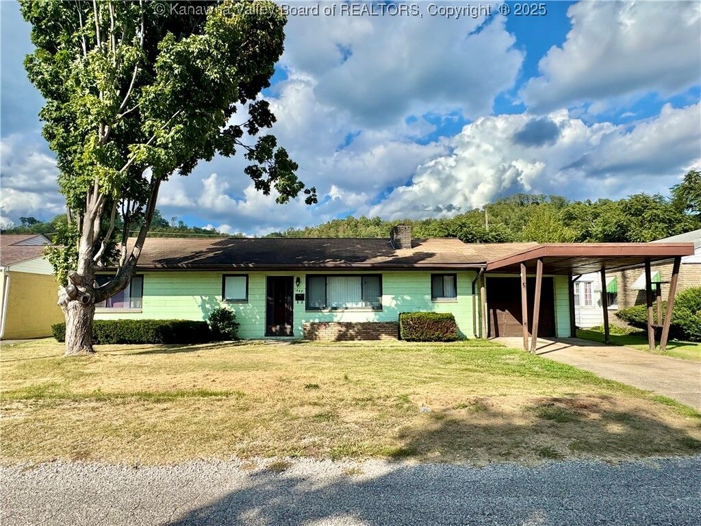 Property Photo:  1442 Sattes Circle  WV 25143 