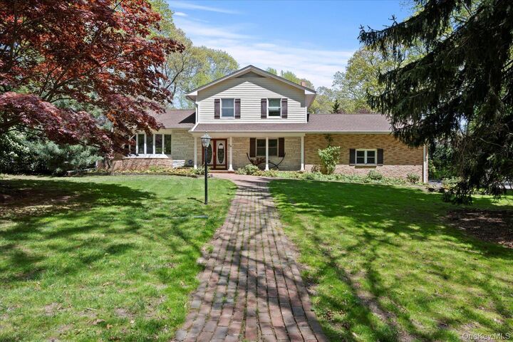 Property Photo:  5 Pardam Knoll Road  NY 11764 