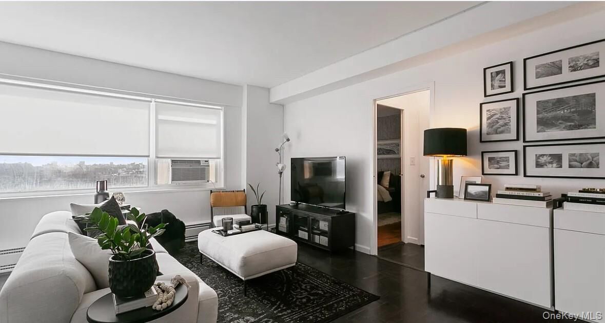 Property Photo:  6 Fordham Hill Oval 8E  NY 10468 