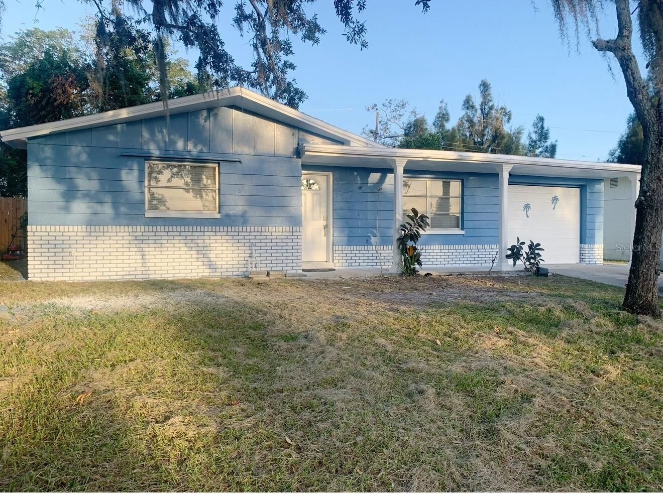 Property Photo: 3610 Pinehurst Drive FL 34691