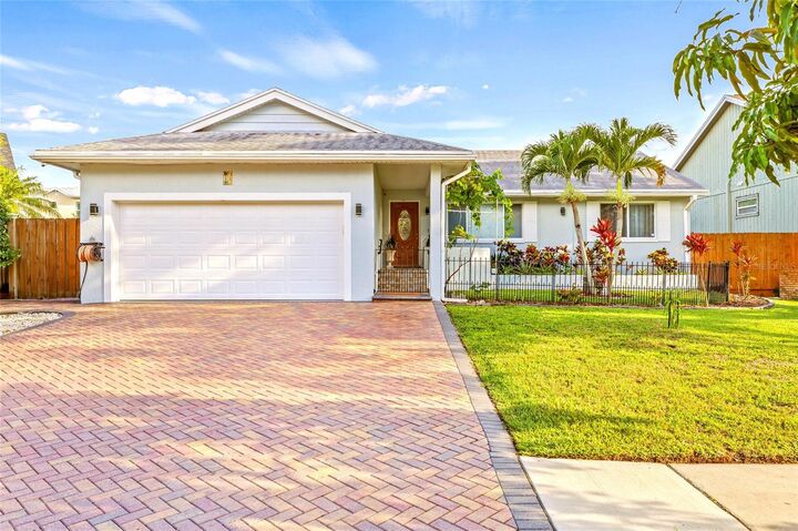 Property Photo: 417 Manor Boulevard FL 34683