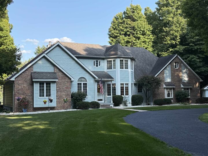 Property Photo:  1225 Sugarbush Drive  MI 48446 