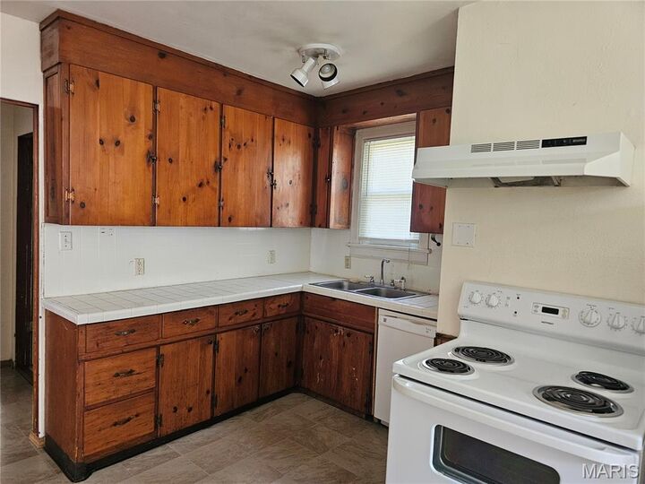 Property Photo:  1 Hickerson Place  IL 62002 