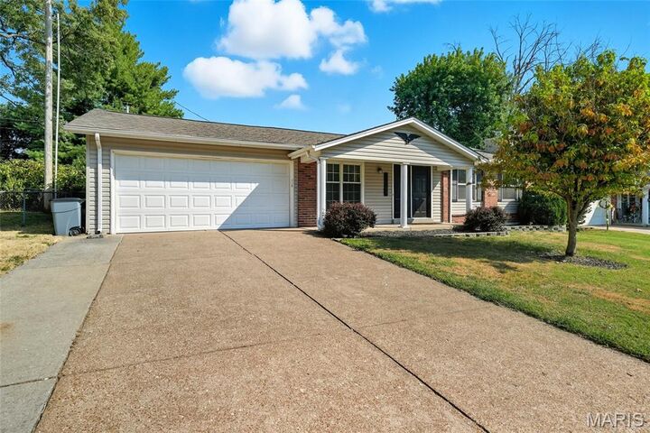 Property Photo:  12759 Foxhound Drive  MO 63043 