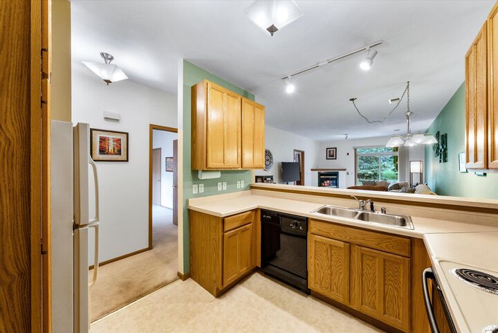 Property Photo: 2112 Pine Ridge Ct F WI 53024