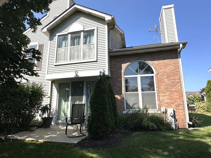 Property Photo: 7829 Darien Lake Drive 7829 IL 60561