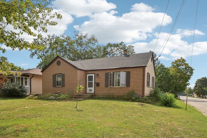 Property Photo: 136 Hubbard Court IL 60084