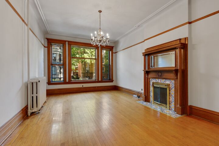 Property Photo:  2113 W Concord Place  IL 60647 