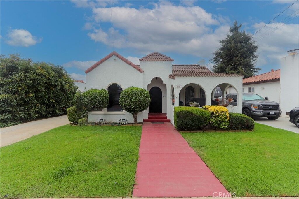 Property Photo:  4224 E Massachusetts Street  CA 90814