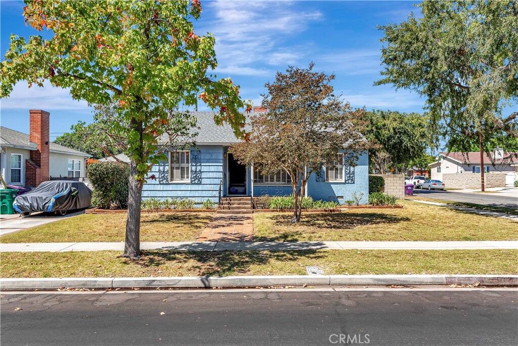 Property Photo:  1949 Chatwin Avenue  CA 90815 