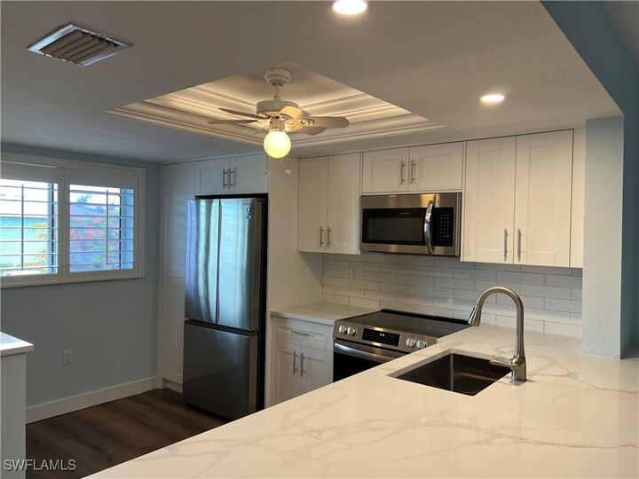 Property Photo:  146 Cypress Way E #6  FL 34110 