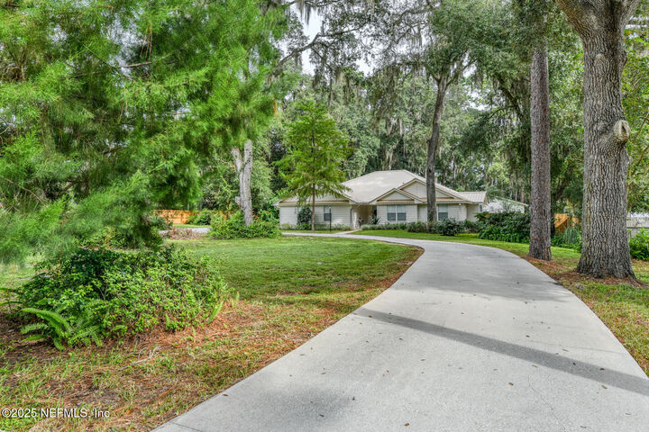 Property Photo: 308 Silver Lake Road FL 32177