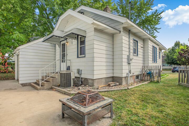 Property Photo:  1033 15th Avenue S  MN 56301 