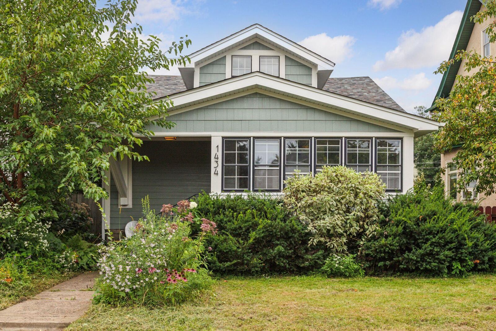 Property Photo:  1434 Minnehaha Avenue W  MN 55104 