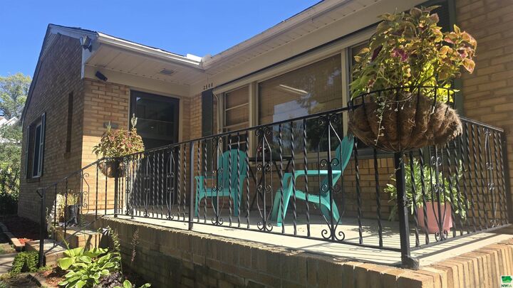 Property Photo: 2500 Jackson St IA 51104